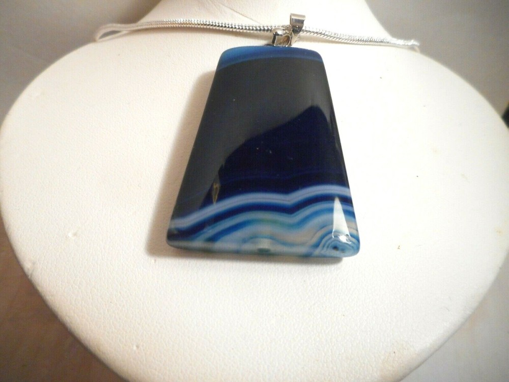 Silver chain with a blue Agate stone