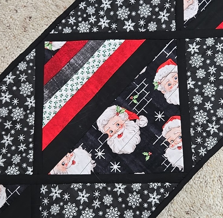 QUILTED TABLE RUNNER - REVERSIBLE HANDMADE SANTA/FALL PUPPIES – 2506