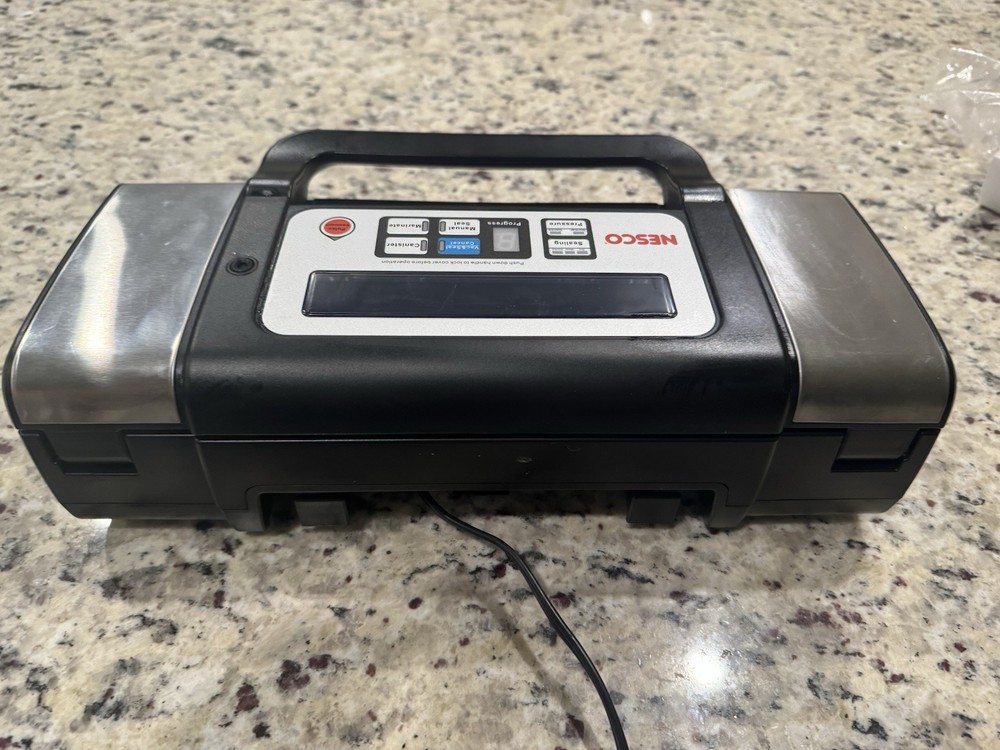 NESCO VS-12 Vacuum Sealer - Silver