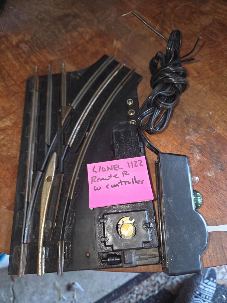 LIONEL REMOTE RIGHT SWITCH WITH WIRED CONTROLLER, SEE PHOTOS FOR DETAILS