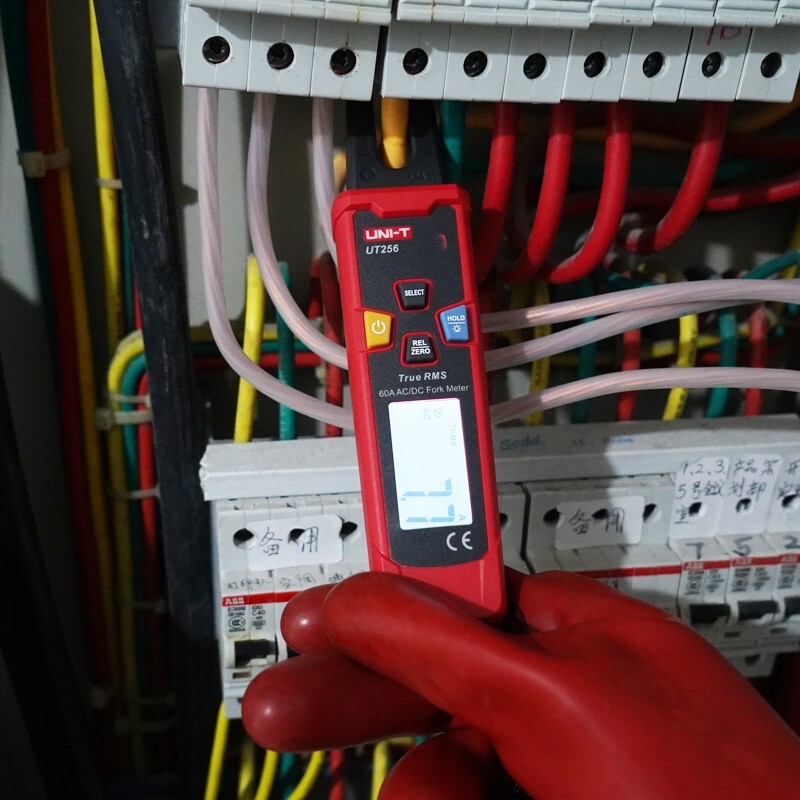 UNI-T Digital Fork Ammeter Multimeter AC DC NCV Tester Auto Range True RMS 60A