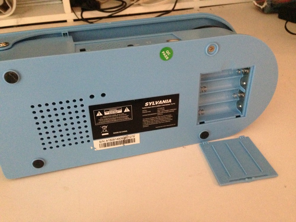 Sylvania Portable Turntable USB Encoding! USB or Battery Powered! STT008USB-BLUE