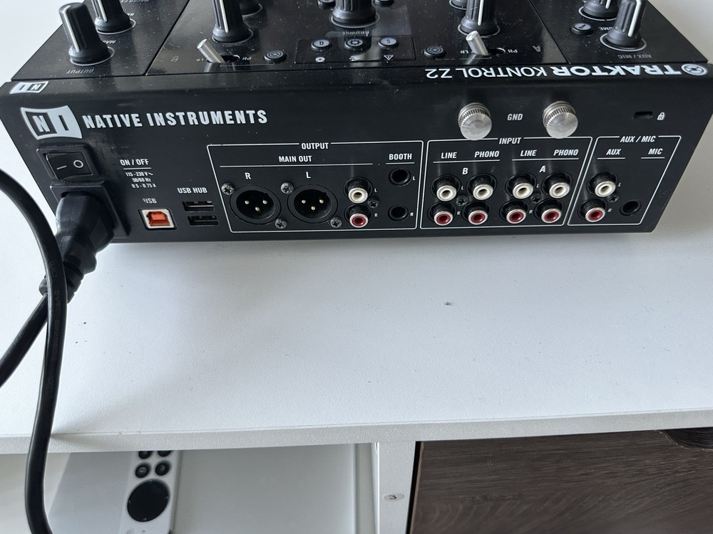 traktor z2 mixer. Powers On/untested