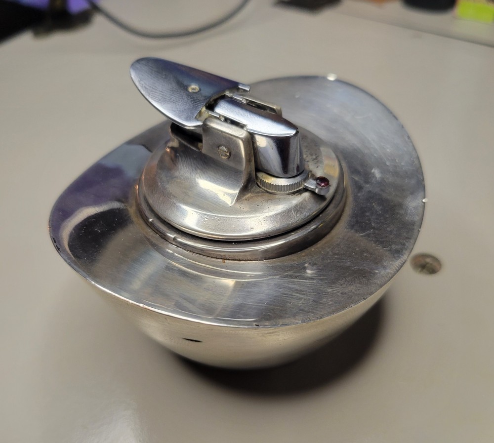Vintage Ronson table lighter Metal Art Deco (WORKING)