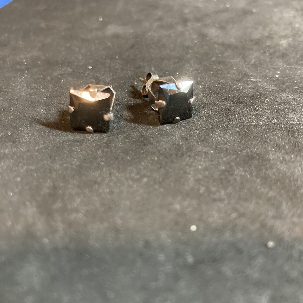 Vintage sterling silver black stud earrings b121