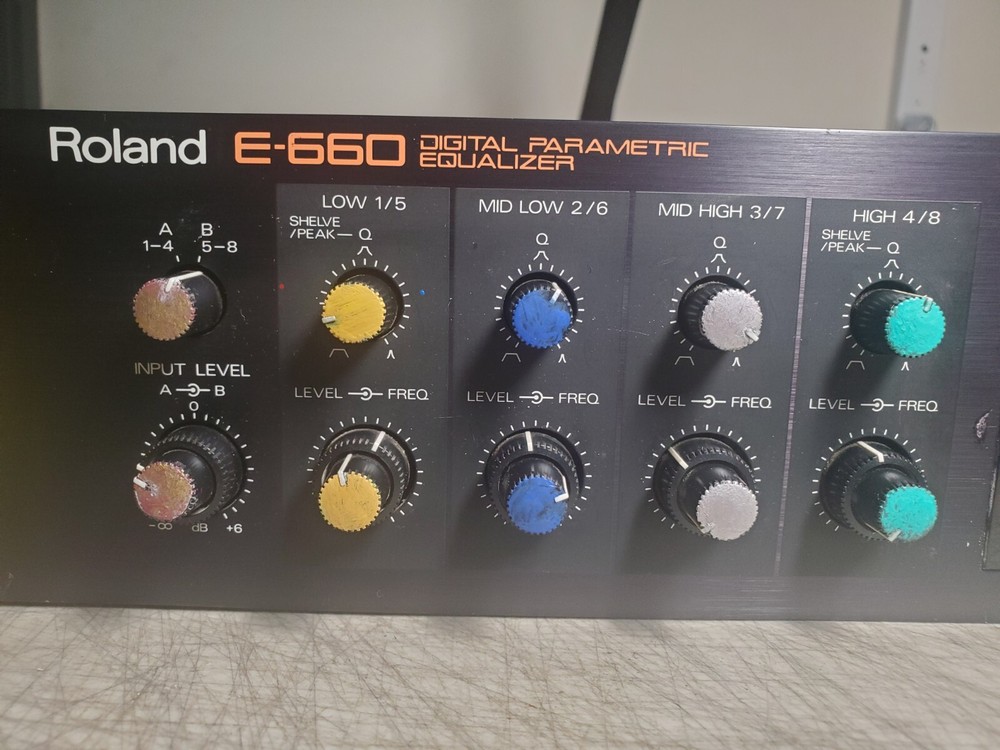 Roland E-660 Digital Parametric EQ Equalizer - Good Cosmetic