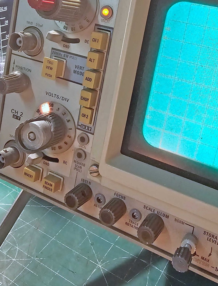 Tektronix 466 Storage Oscilloscope + DM44