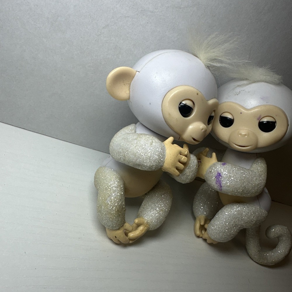 Fingerlings - Interactive Glitter Monkey - White | Not Tested