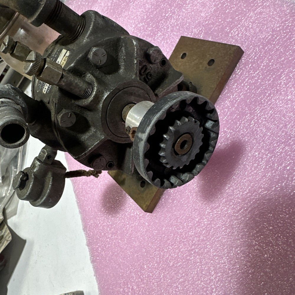 GAST Model 0740 Rotary Vane Vacuum Pump