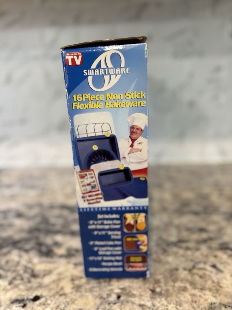 Smartware 16-Piece Basic Silicone Bakeware Set AS Seen TV- New In Box.