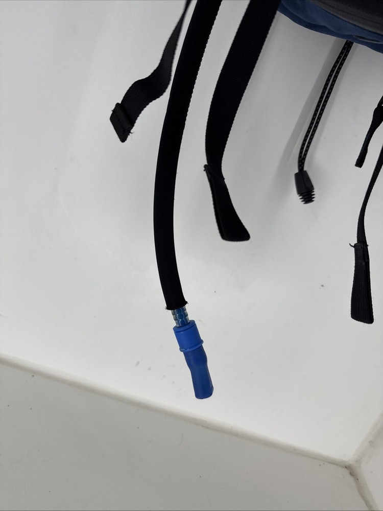 VTG High Sierra Blue Airmesh Back Lightweight Hydration Pack