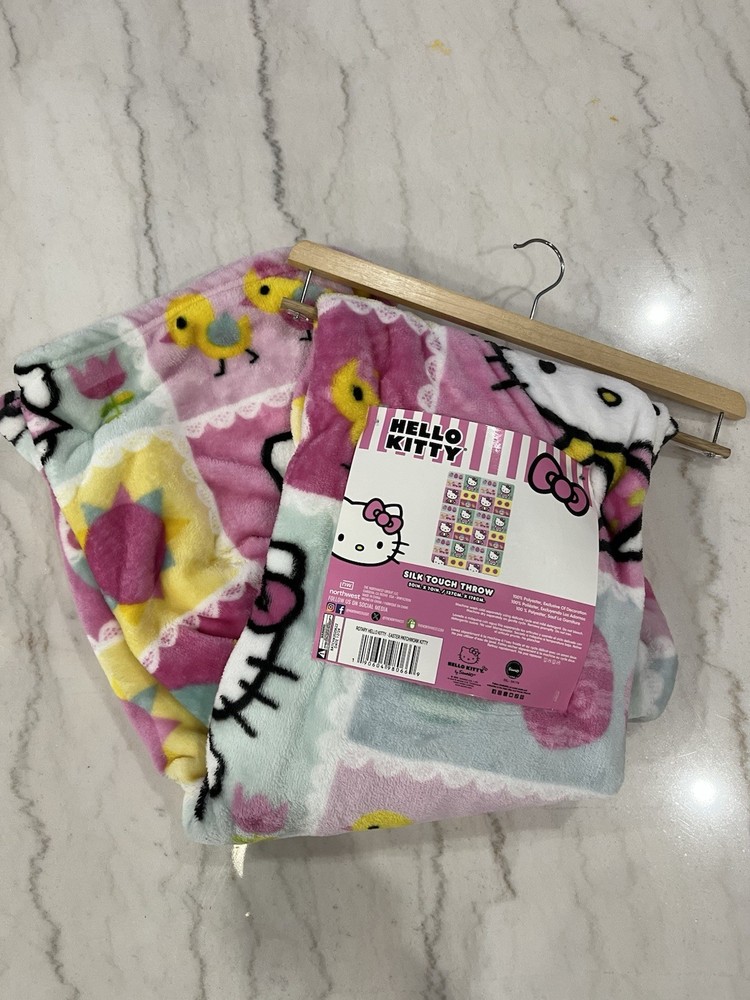 NWT Hello Kitty & Chicks, Eggs Easter Plush SIlk Touch Throw Blanket 50x70"