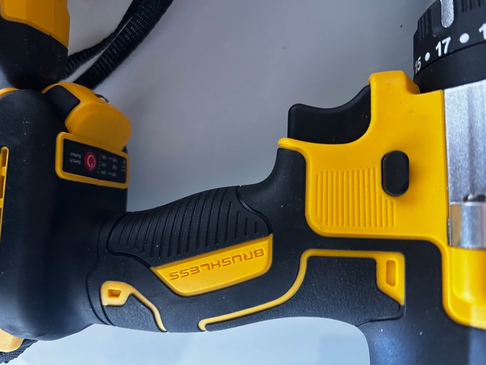 New Dewalt Dupe Drill Kit ( Unbranded )