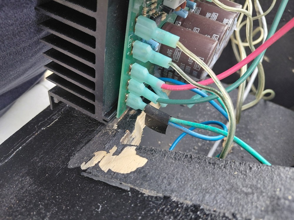 Isp D Cat 600 watts RMS active 3-way floor Module Amplifier