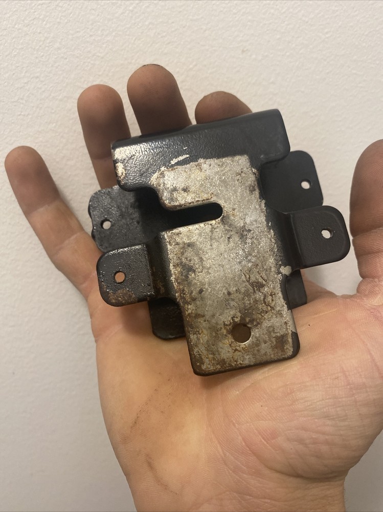 Mercruiser thunderbolt distributor module mounting bracket