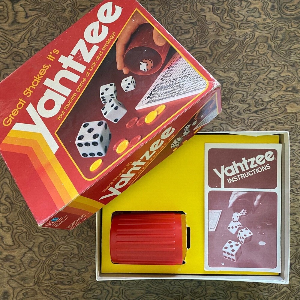 Yahtzee Milton Bradley Lowe 1982 E950 Vintage All Pieces