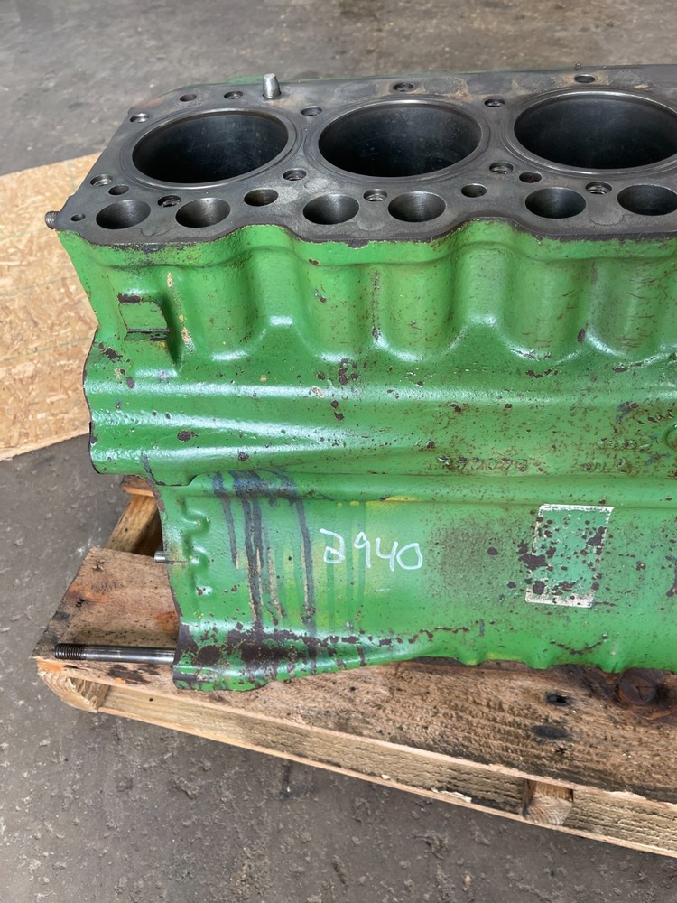 1982 John Deere 2940 Tractor Engine Block R72975