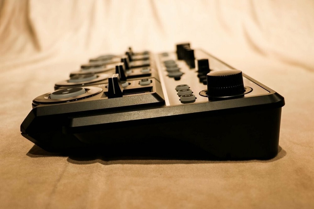 BOSS RC-505 Loop Station table top Multi-Effects Pedal With Adapter