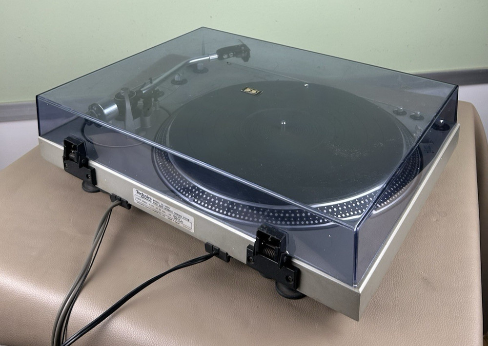 TECHNICS SL-1600 STEREO TURNTABLE (READ DESCRIPTION)