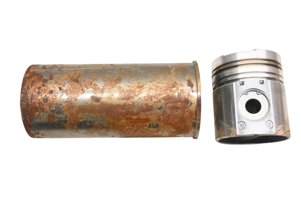 Mack 57GC376 Piston & Cylinder Liner Sleeve NOS