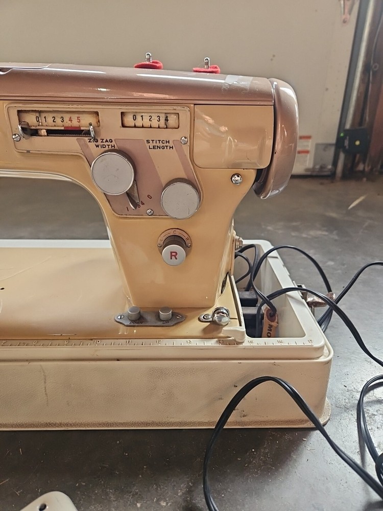 Vintage White Zig ZagSewing Machine - Beautiful Art Deco Design- Untested