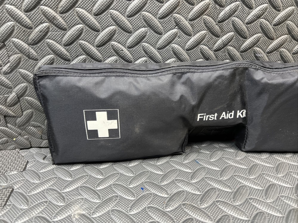 💥 OEM 1999-2003 BMW E39 M5 EMERGENCY FIRST AID KIT W/ CASE