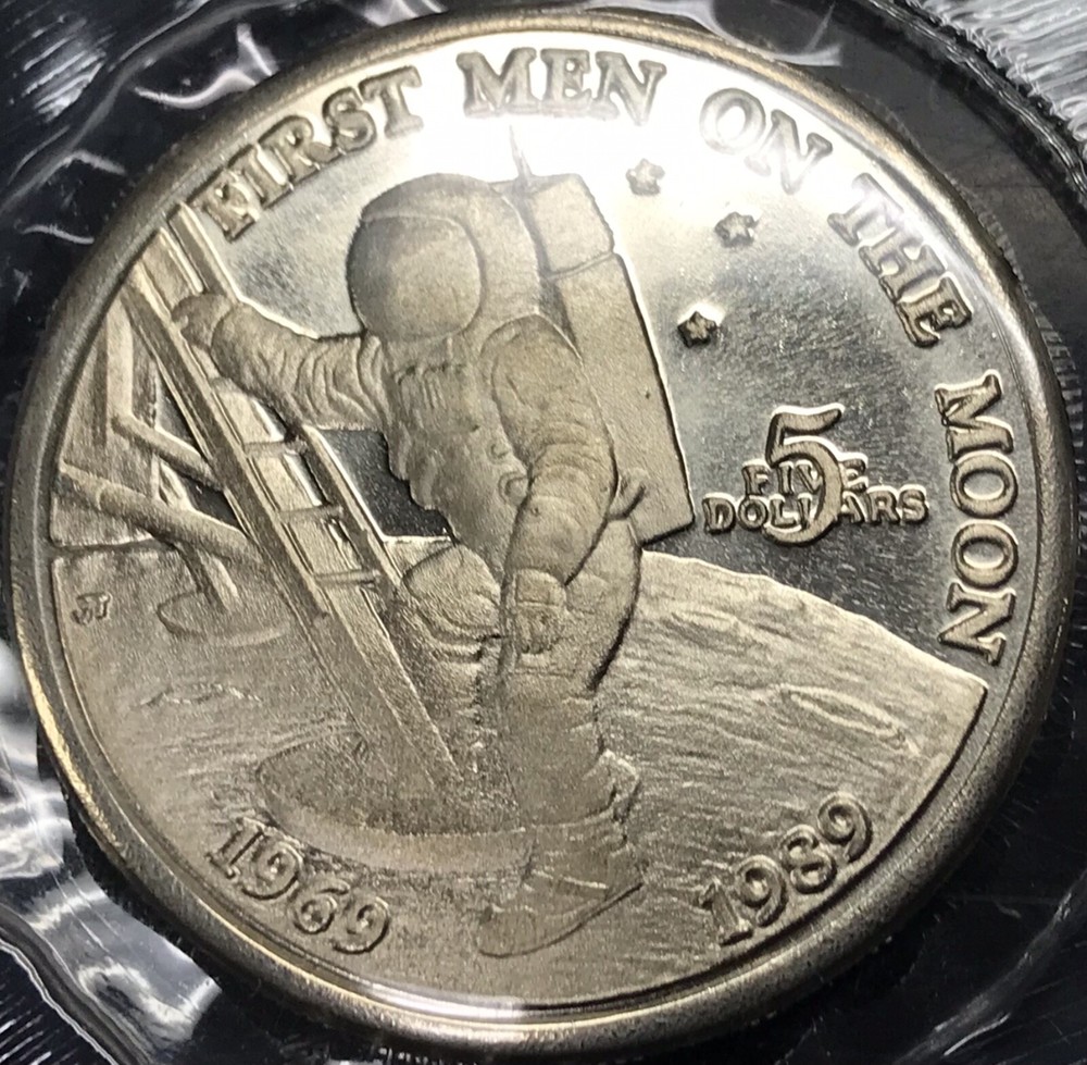First Men on the Moon $5 Commemorative Coin 1989 Marshall Islands with folder