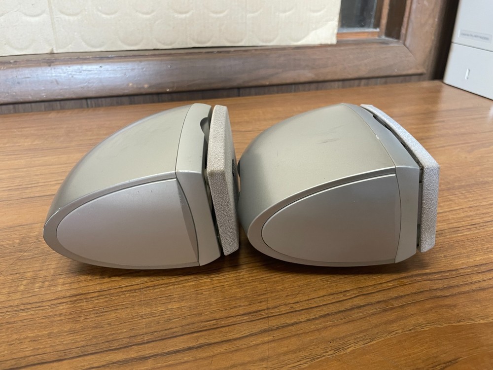 2 Sonny SS-MS525 Surround Speakers *