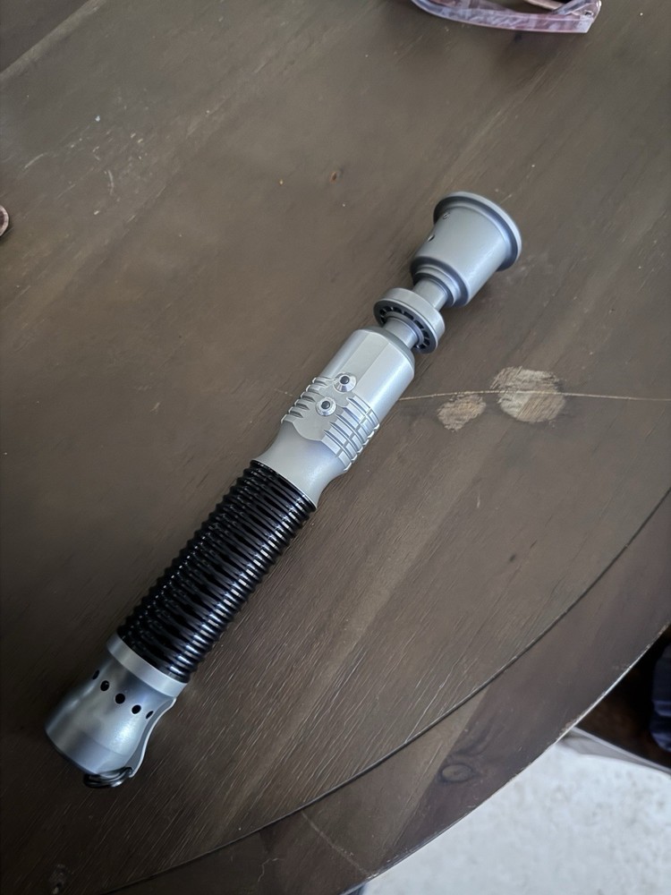 Eno Cordova lightsaber hilt empty