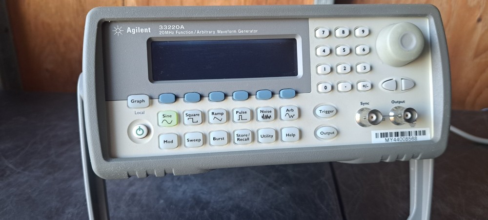 Agilent Keysight 33220A 20MHz Function Waveform Generator