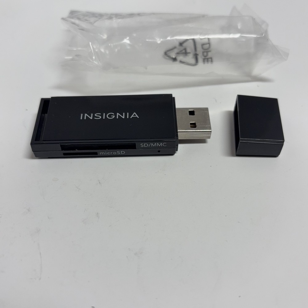 Insignia SD/MMC Memory Card Reader USB stick