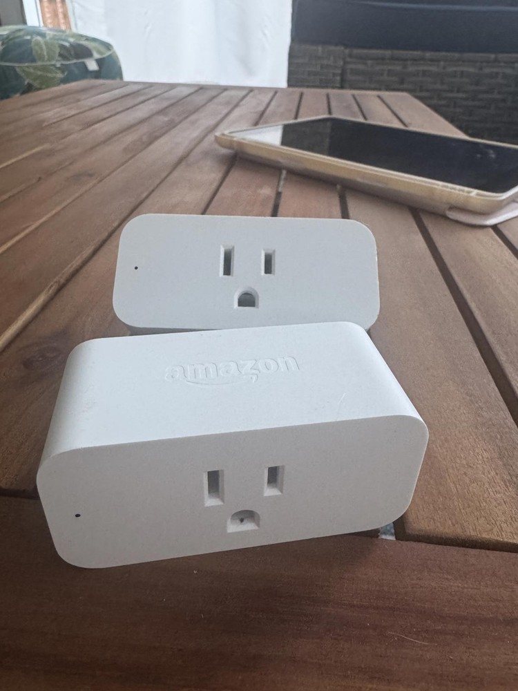 2 Amazon plugs