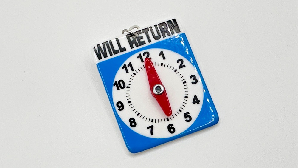 VINTAGE TINY / SMALL MINIATURE WILL RETURN OFFICE CLOCK ADJUSTABLE BE BACK LATER