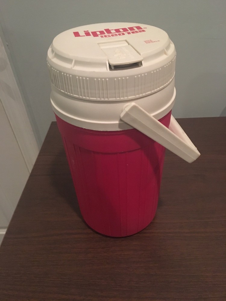 Vintage Lipton Ice Tea 1/2 Gallon Igloo Drink Cooler Pour Spout Half EUC Clean
