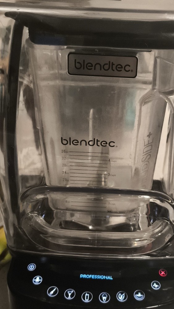 Blendtec Professional Blender WildSide+ Jar Electronic Control 36oz Copolyester