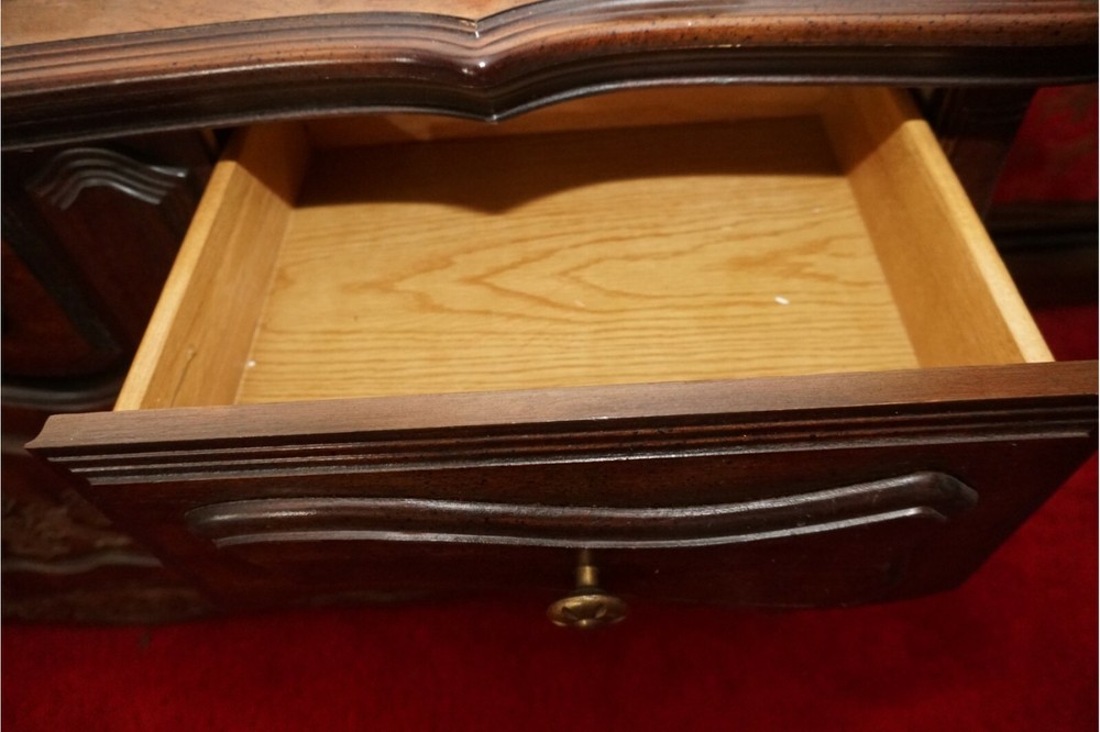 VINTAGE BALL FOOT SERVER BUFFET