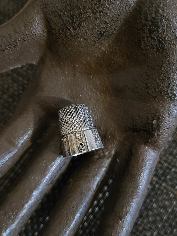 VINTAGE STERLING SILVER ORNATE SEWING THIMBLE