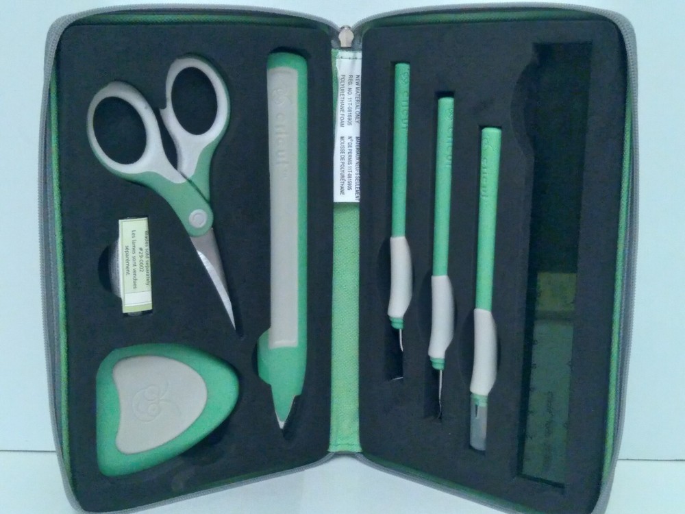 Cricut - Preowned - 8 Piece Portable Hand Tools Kit