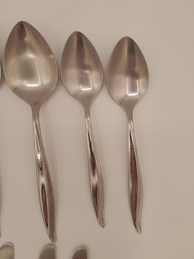 ONEIDACRAFT DELUXE TEXTURA 17 Pc STAINLESS FLATWARE GLOSSY & TEXTURED HANDLE