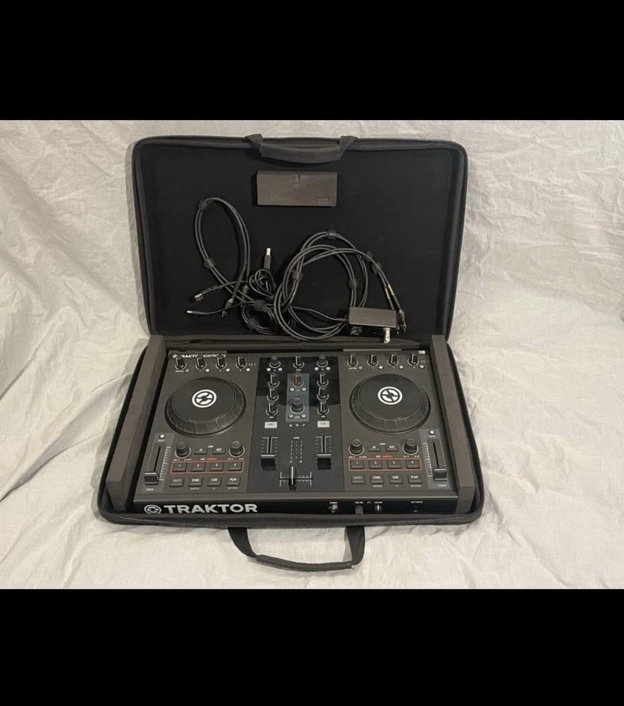 Native Instruments TRAKTOR KONTROL S2 MK2 DJ Controller