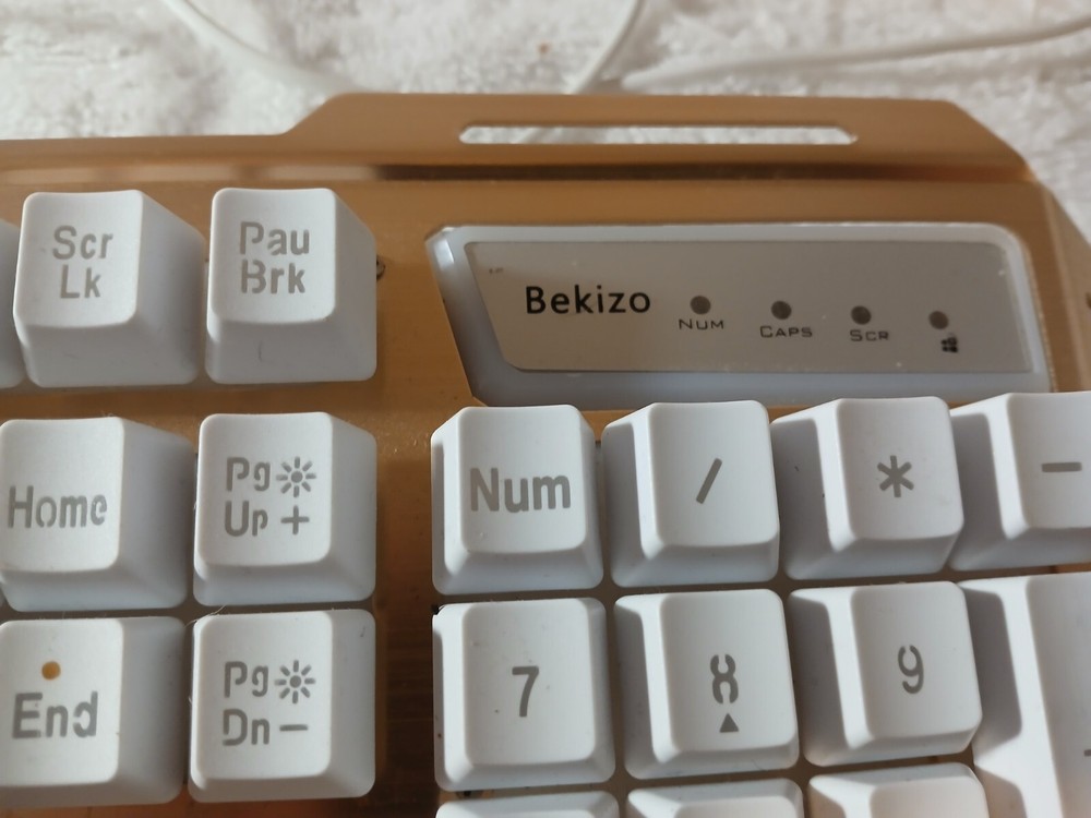 Bekizo KeyBoard.With Extra Pink Keys.NOT TESTED