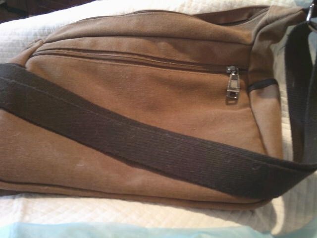 A Very Nice Ovakia Messenger bag ( please read )