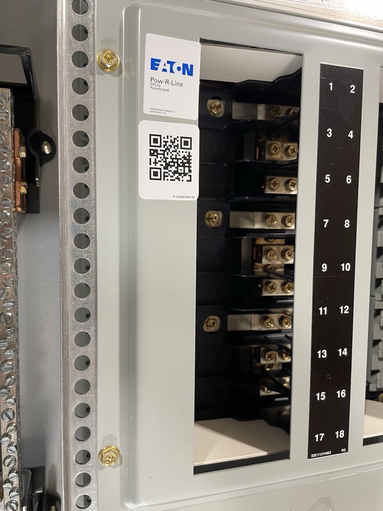 1-225 AMP 480V MAIN LUG PANELBOARD 18 SPACE 3PHASE 4 WIRE COMPLETE PANEL