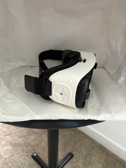 Virtual Reality Gear VR Headset Powered by Oculus Samsung