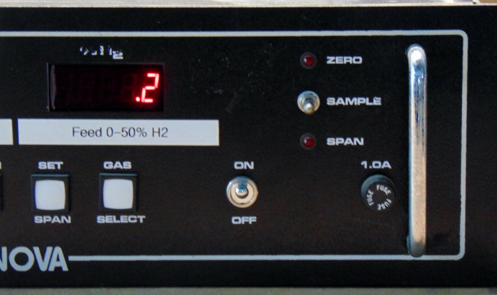 Nova 4230RM C02 H2 Gas Analyzer