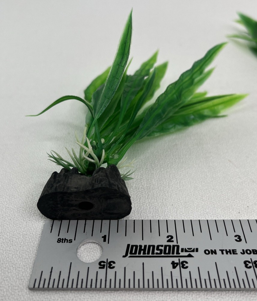 2PC Xunyee Plastic Aquarium Plants