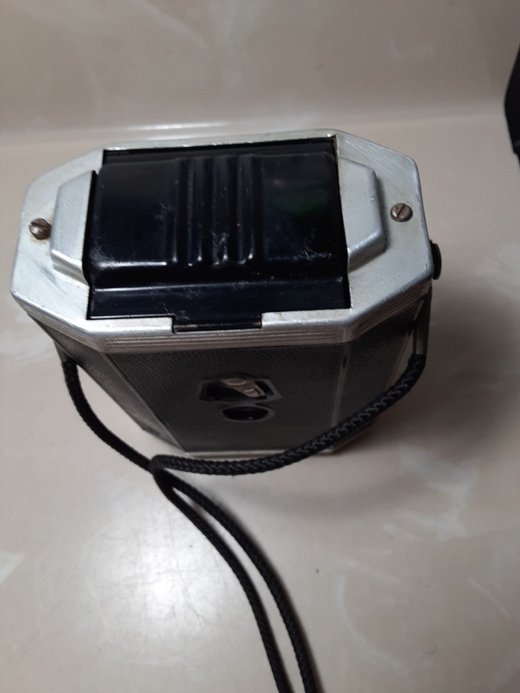 Kodak Brownie Reflex Synchro Model Camera UNTESTED w/ neck strap no flash attach