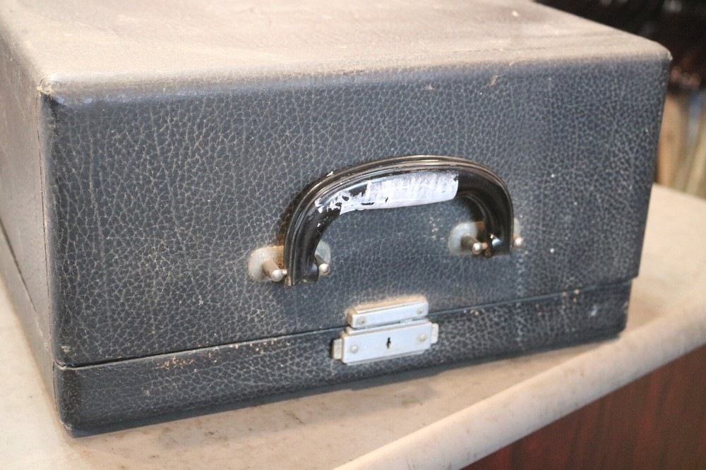 1948 REMINGTON RAND NOISELESS TYPEWRITER W/CASE