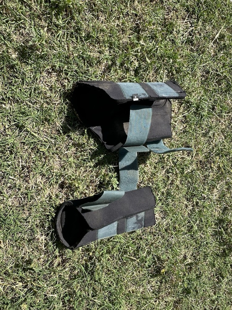 Lemuiex horse boots