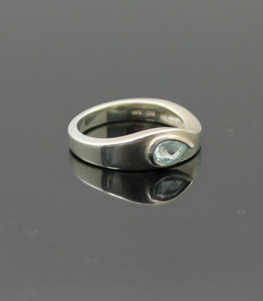 BEAUTIFUL PEAR SHAPED BLUE TOPAZ STERLING SILVER RING SIZE 7